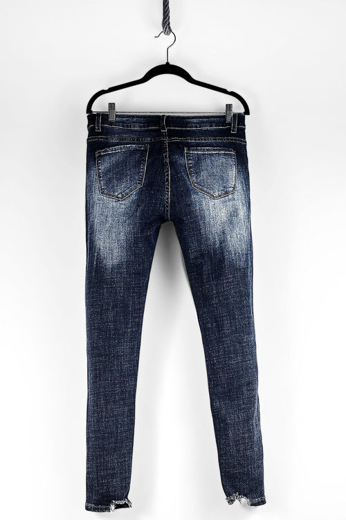 Ausgefranste, ausgefranste Skinny Jeans